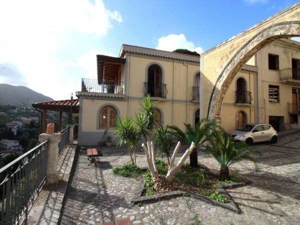 casa indipendente in vendita a Castroreale