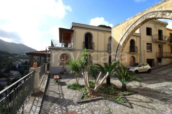casa indipendente in vendita a Castroreale