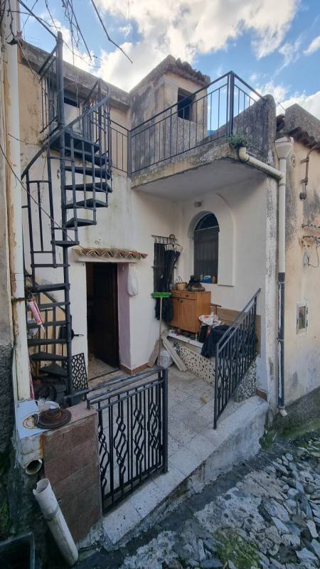 casa indipendente in vendita a Castroreale in zona Bafia