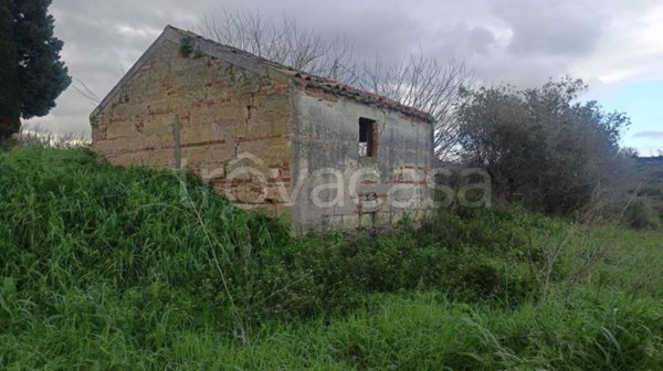 locale di sgombero in vendita a Condrò
