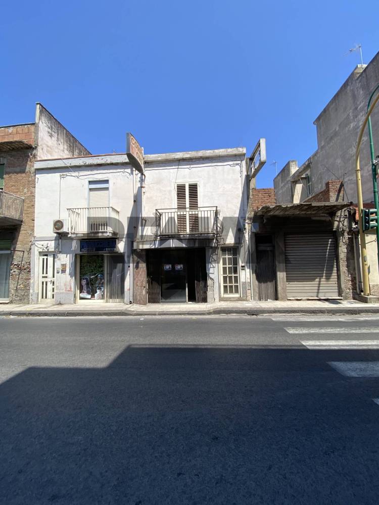 locale commerciale in vendita a Condrò