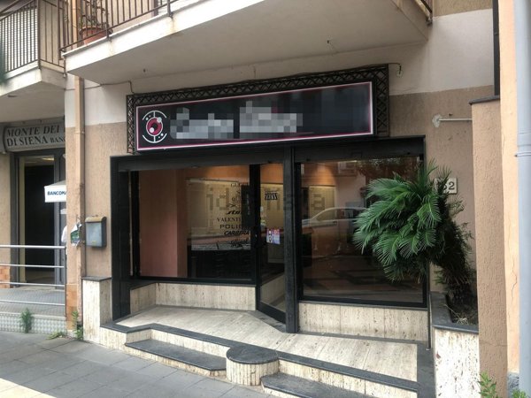 locale commerciale in vendita a Falcone