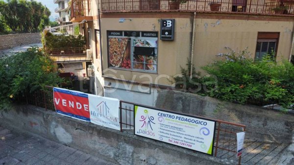 locale di sgombero in vendita a Falcone