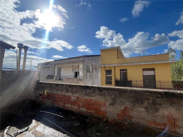 casa indipendente in vendita a Falcone