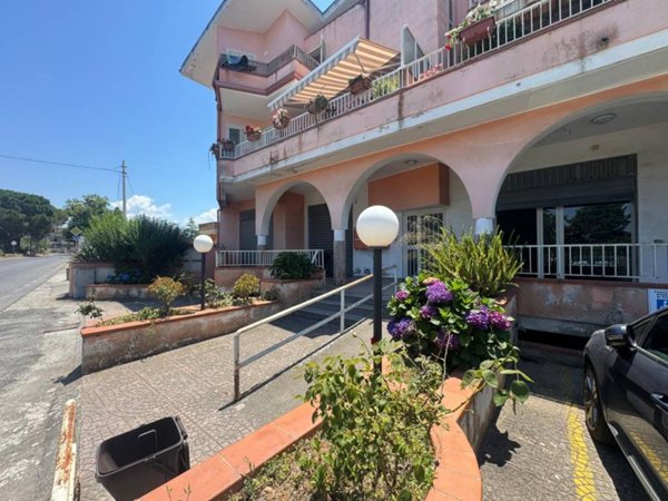negozio in vendita a Falcone