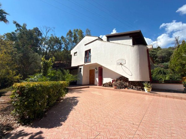 casa indipendente in vendita a Falcone