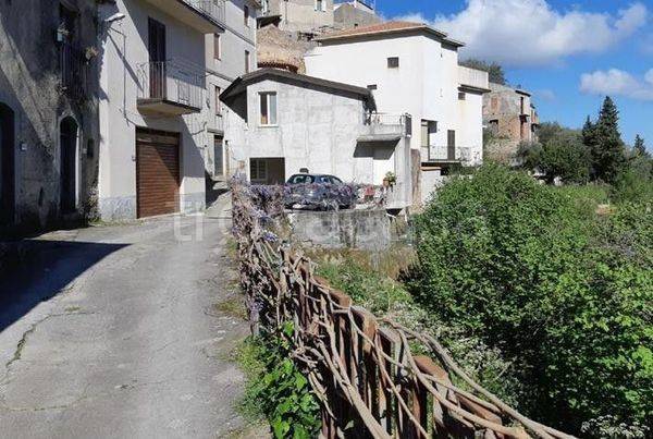 casa indipendente in vendita a Ficarra