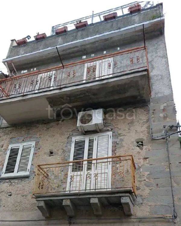 casa indipendente in vendita a Ficarra