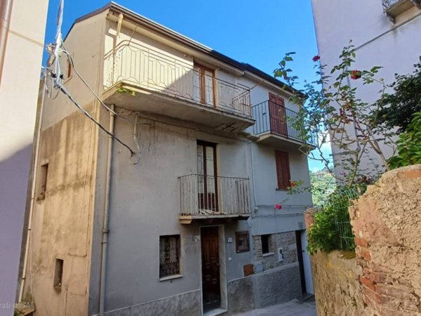 casa semindipendente in vendita a Ficarra