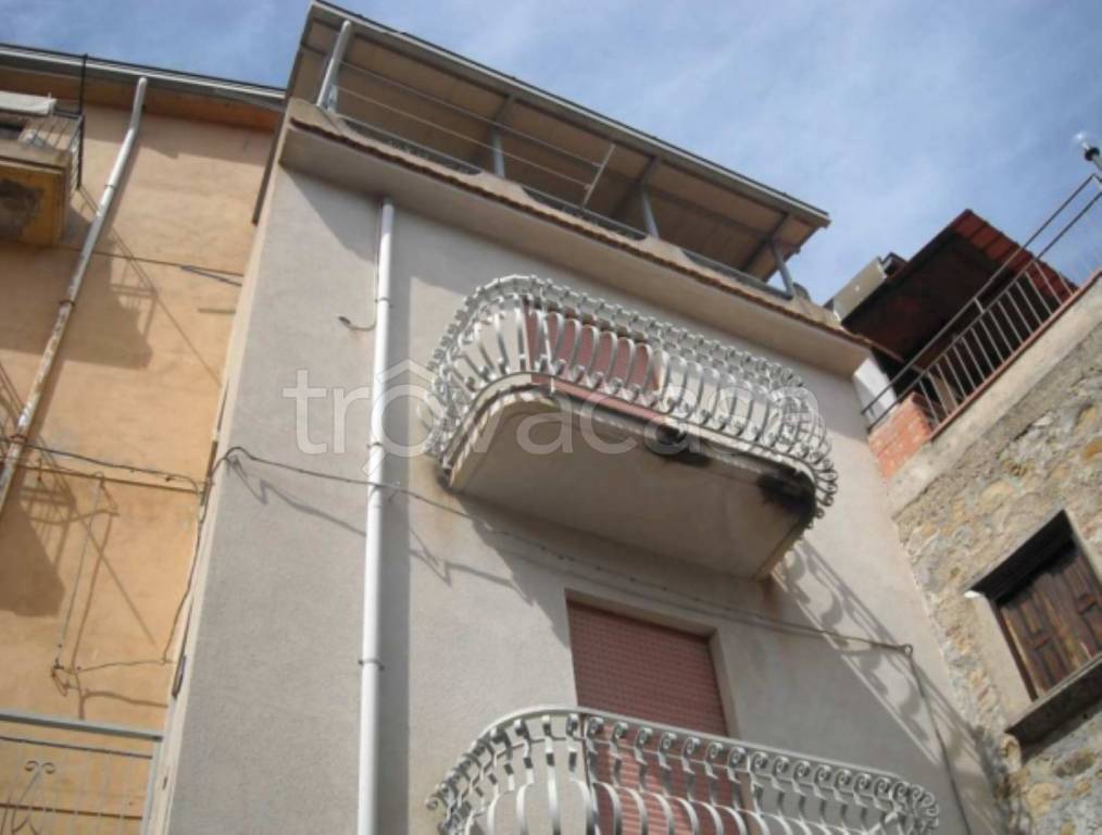 appartamento in vendita a Ficarra