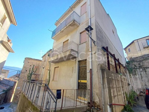 casa indipendente in vendita a Ficarra