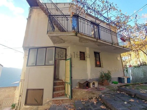 casa semindipendente in vendita a Ficarra in zona Sauro