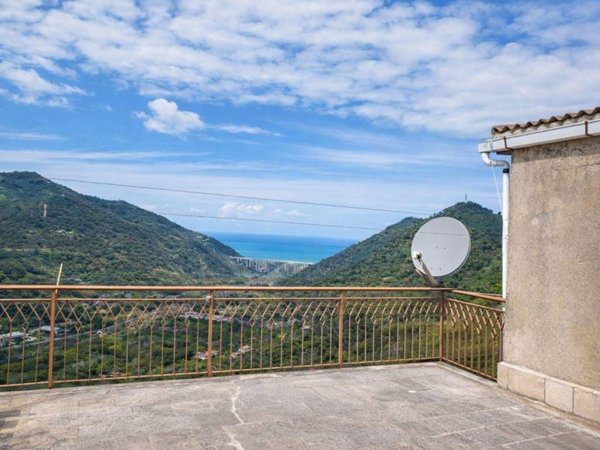 casa indipendente in vendita a Ficarra