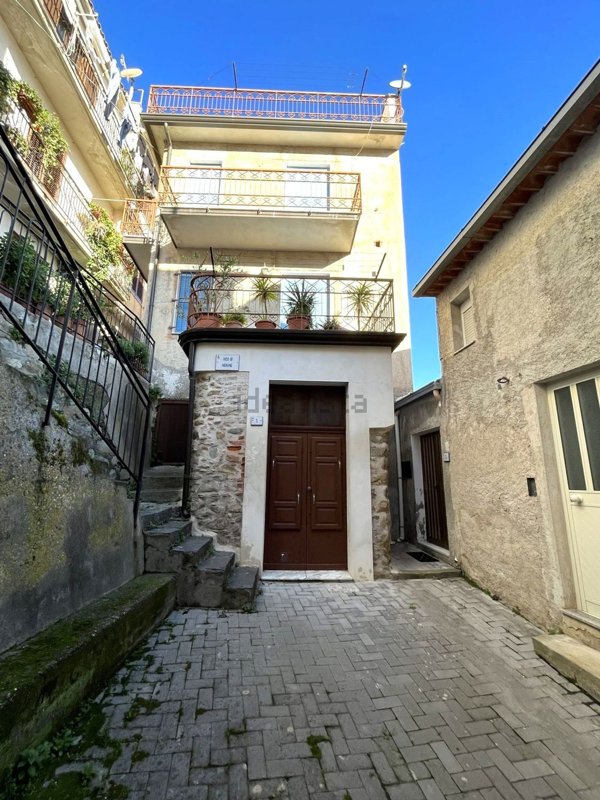 casa indipendente in vendita a Ficarra in zona Sauro