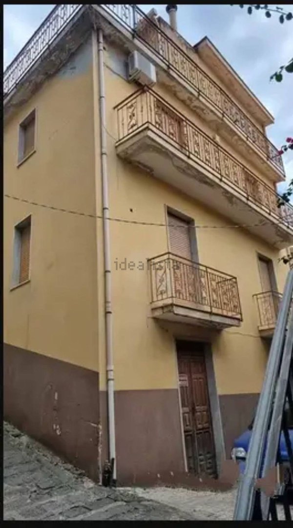 casa indipendente in vendita a Fiumedinisi