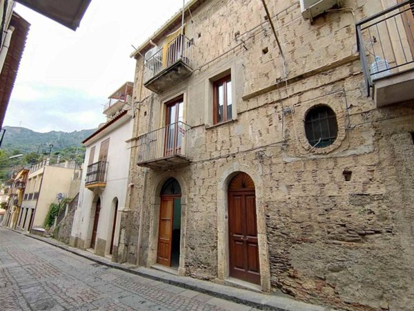 casa indipendente in vendita a Fiumedinisi