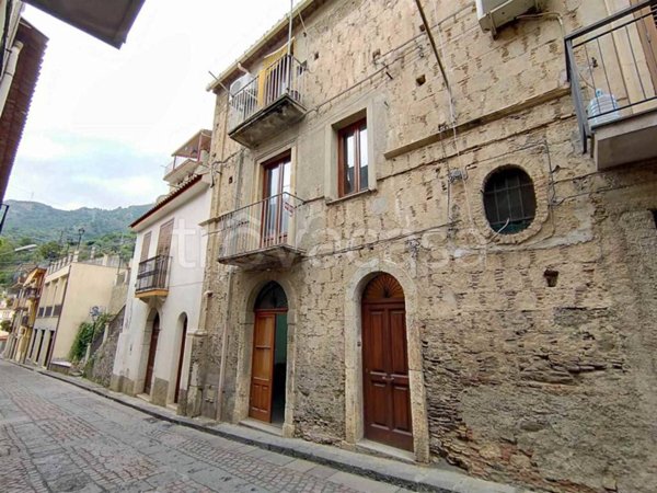 casa indipendente in vendita a Fiumedinisi