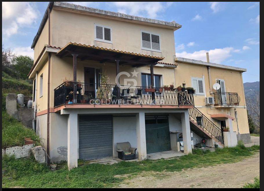 casa indipendente in vendita a Fiumedinisi