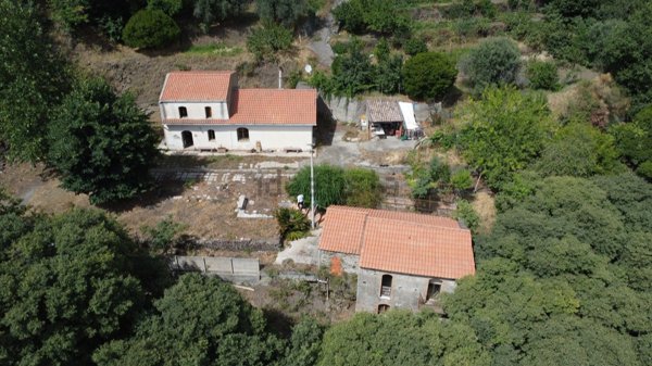 casa indipendente in vendita a Fiumedinisi