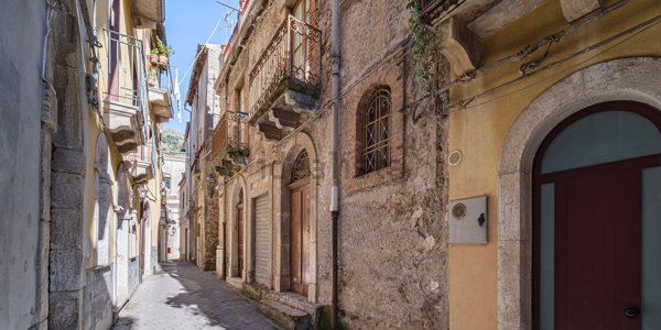 casa indipendente in vendita a Fiumedinisi