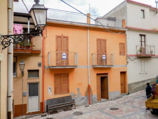 casa indipendente in vendita a Fiumedinisi
