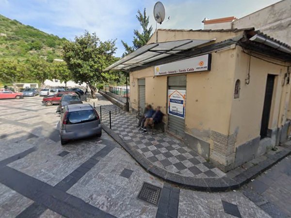 locale commerciale in vendita a Fiumedinisi