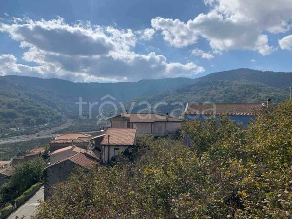 casa indipendente in vendita a Fondachelli-Fantina