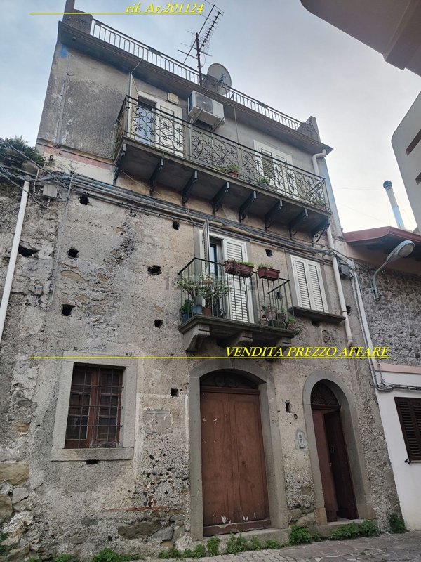 pentavano in vendita a Fondachelli-Fantina in zona Fantina