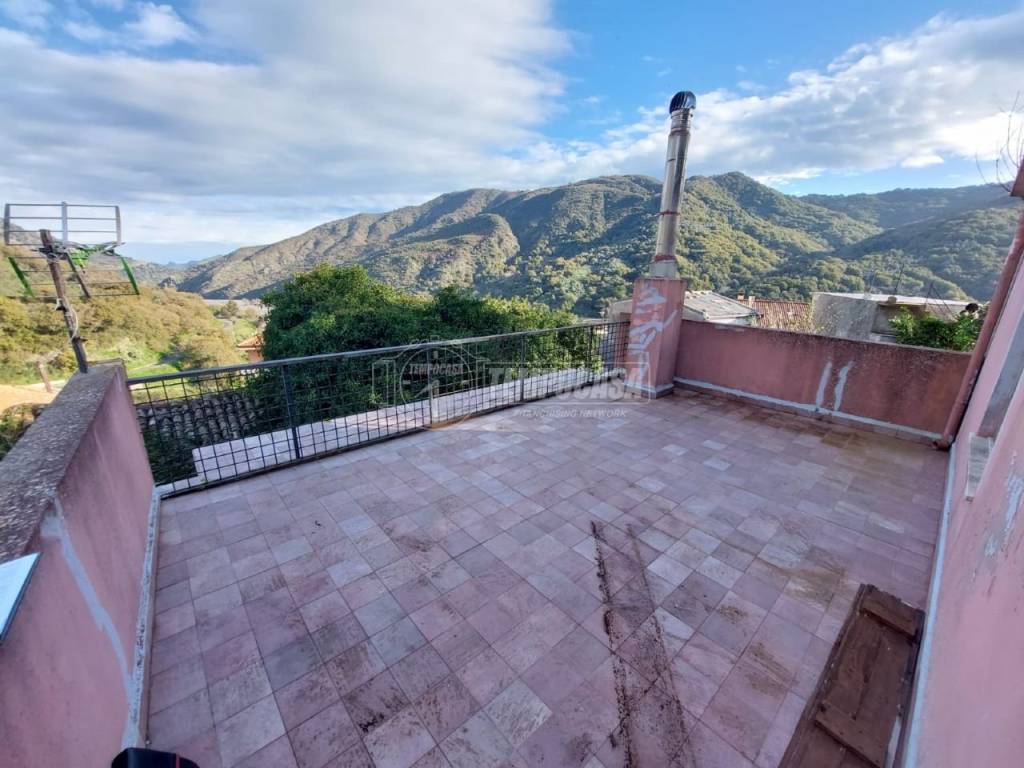 casa indipendente in vendita a Fondachelli-Fantina in zona Ruzzolino