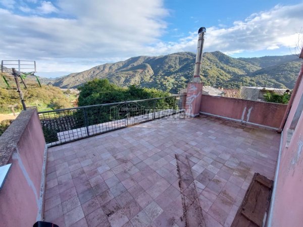 casa indipendente in vendita a Fondachelli-Fantina in zona Ruzzolino