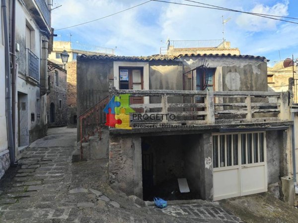 casa indipendente in vendita a Forza d'Agrò