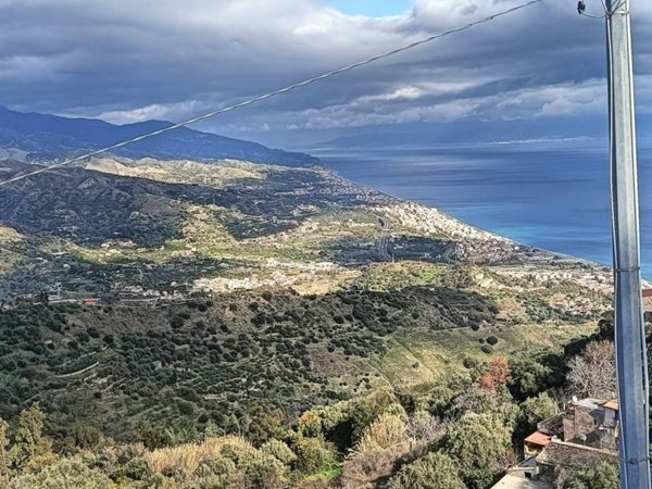 casa indipendente in vendita a Forza d'Agrò