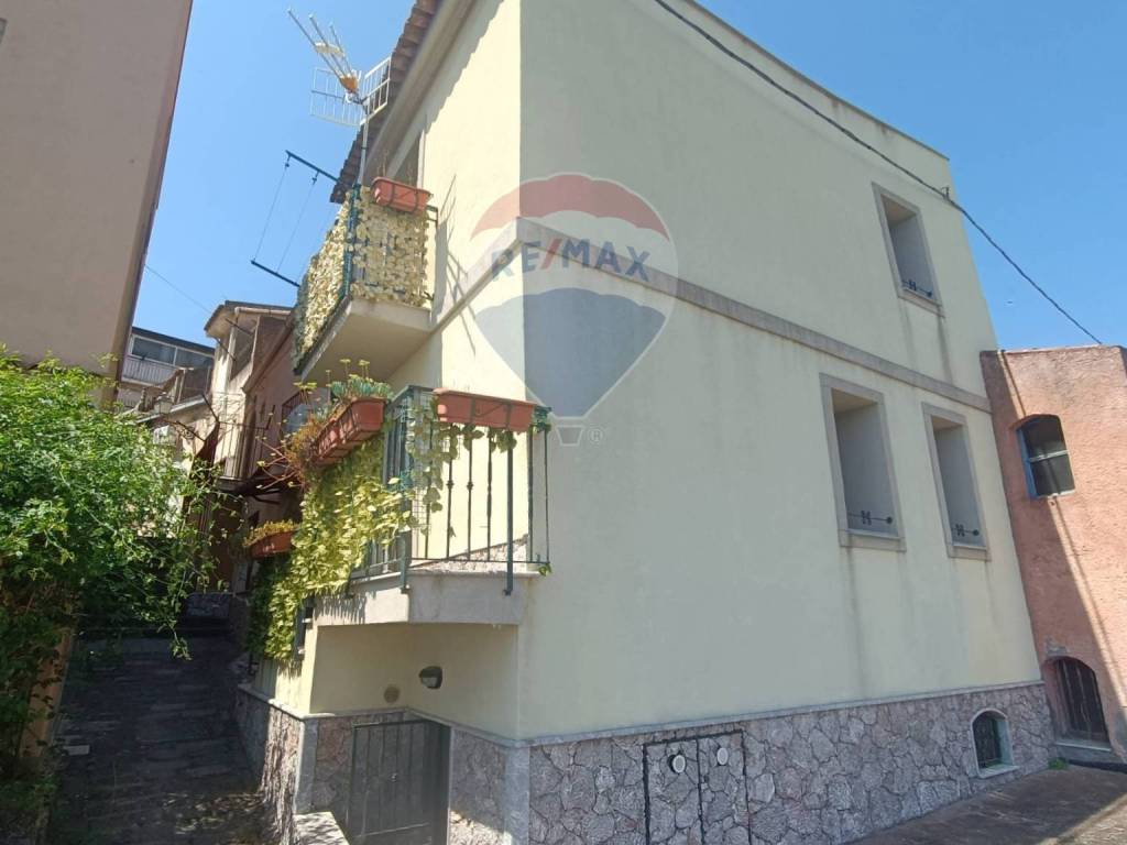 casa indipendente in vendita a Forza d'Agrò