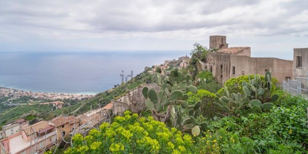 villa in vendita a Forza d'Agrò