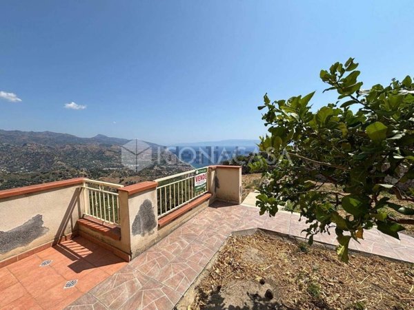 appartamento in vendita a Forza d'Agrò