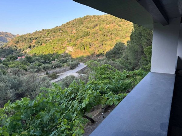 casa indipendente in vendita a Forza d'Agrò
