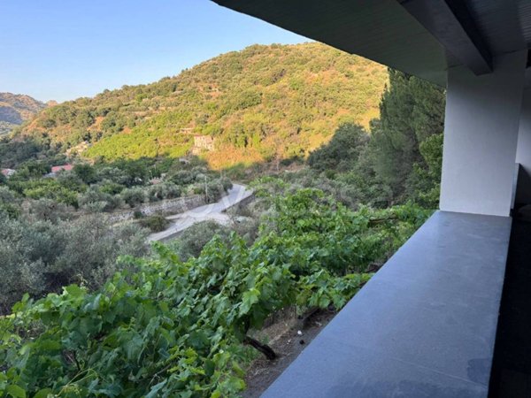 locale di sgombero in vendita a Forza d'Agrò in zona Scifì
