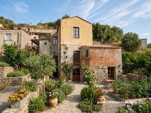 pentavano in vendita a Forza d'Agrò in zona Scifì