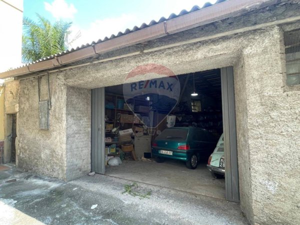 locale commerciale in vendita a Francavilla di Sicilia