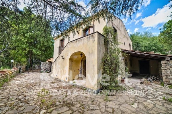 casa indipendente in vendita a Francavilla di Sicilia