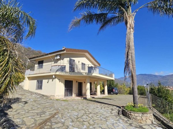 casa indipendente in vendita a Francavilla di Sicilia