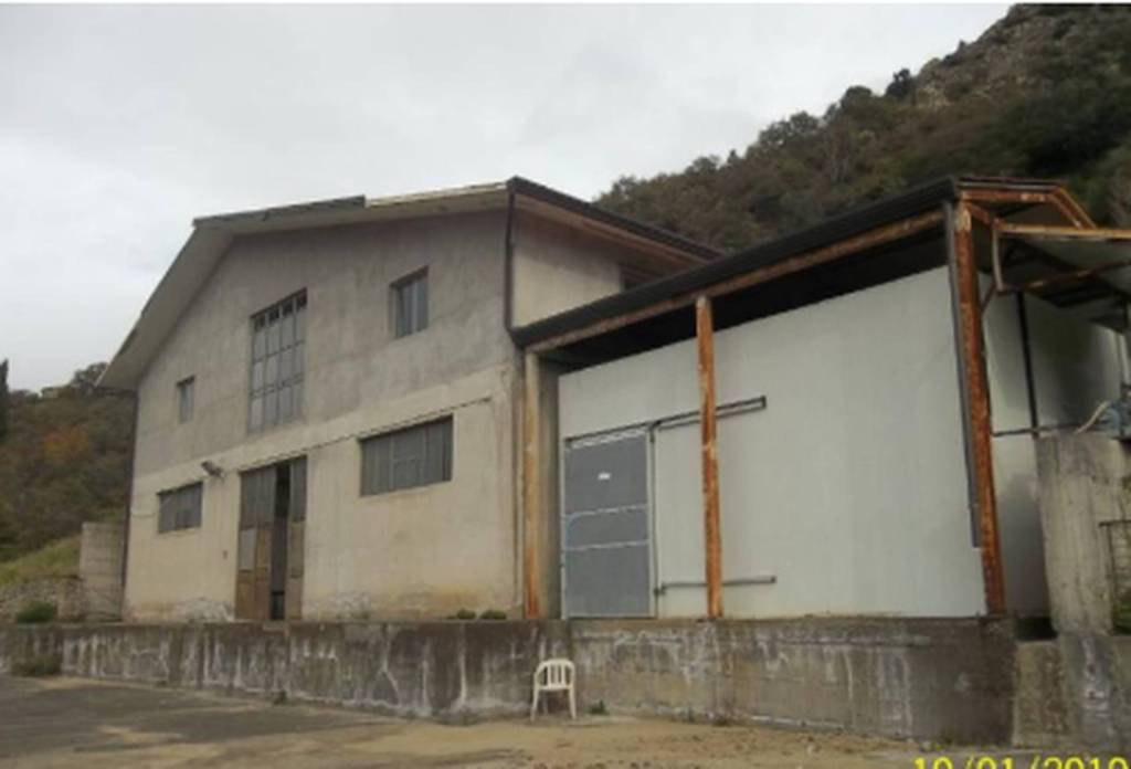 locale commerciale in vendita a Francavilla di Sicilia