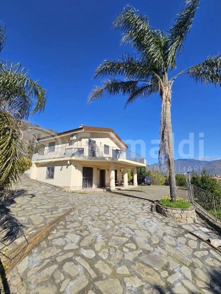 casa indipendente in vendita a Francavilla di Sicilia