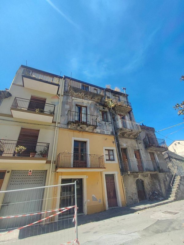 casa semindipendente in vendita a Francavilla di Sicilia