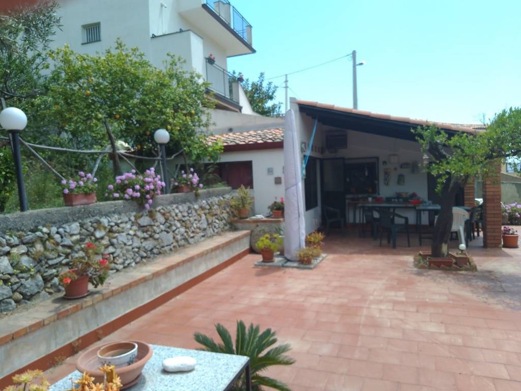casa indipendente in vendita a Furci Siculo in zona Grotte