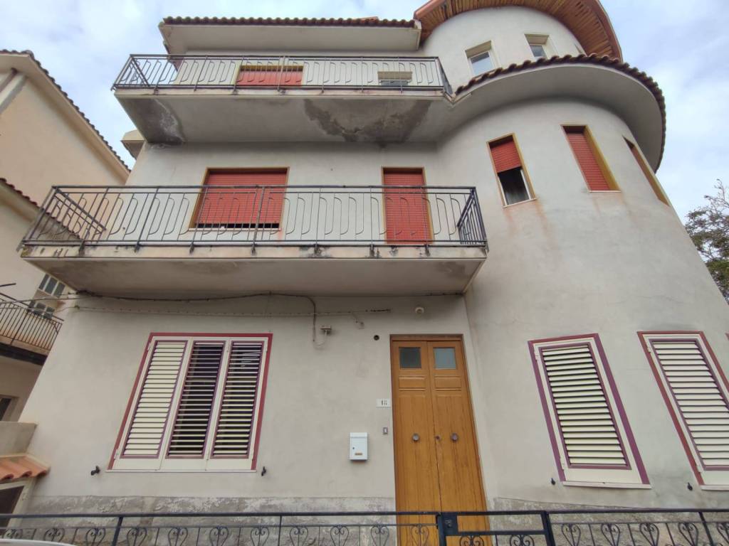 intera palazzina in vendita a Furnari