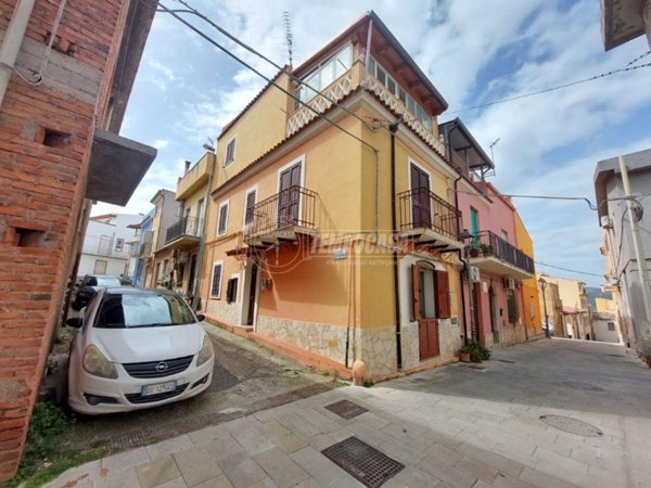 casa indipendente in vendita a Furnari