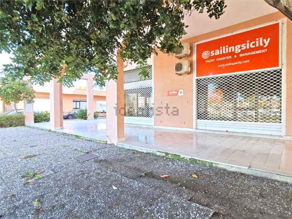 locale commerciale in vendita a Furnari in zona Portorosa