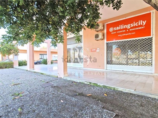 locale commerciale in vendita a Furnari in zona Portorosa