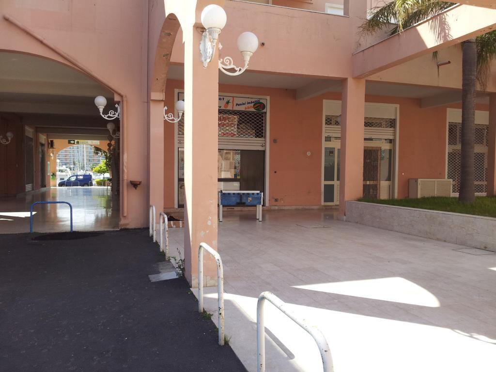 negozio in vendita a Furnari in zona Portorosa